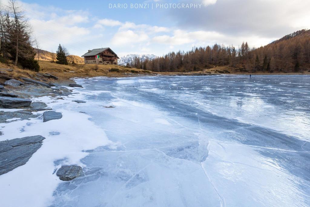 Rifugio Al Lago Del Mortirolo In Inverno Raggiungibile Solo A Piedi Monno Exterior foto