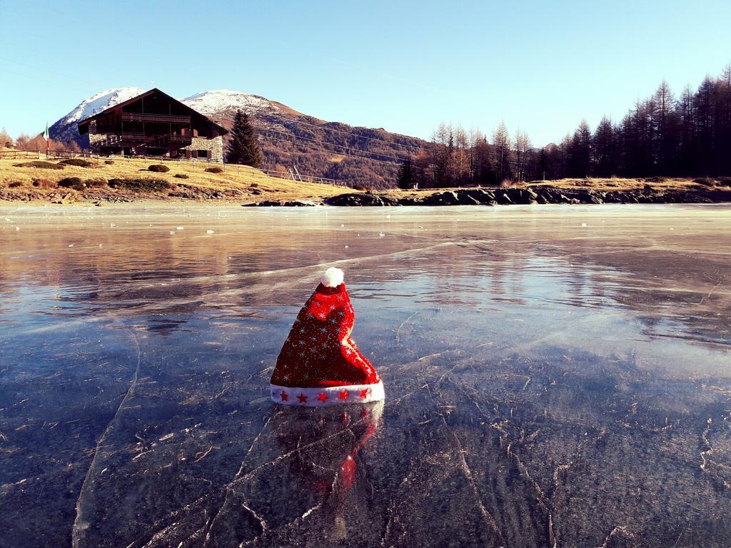 Rifugio Al Lago Del Mortirolo In Inverno Raggiungibile Solo A Piedi Monno Exterior foto