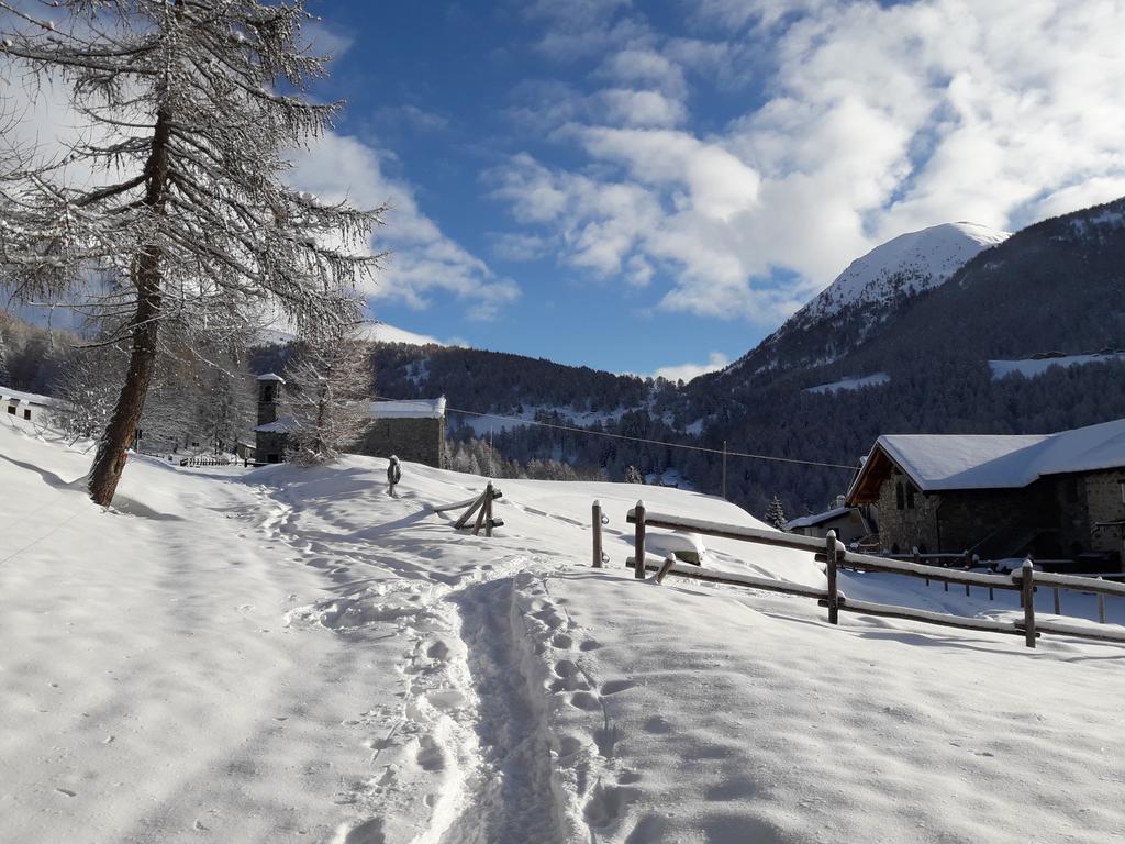Rifugio Al Lago Del Mortirolo In Inverno Raggiungibile Solo A Piedi Monno Exterior foto