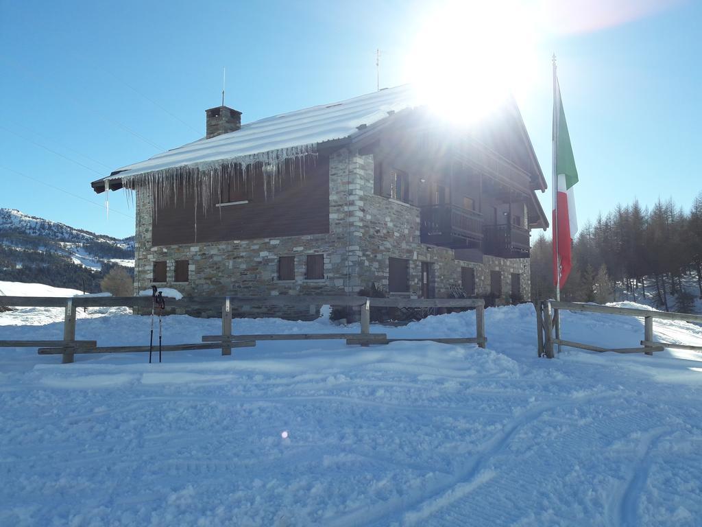 Rifugio Al Lago Del Mortirolo In Inverno Raggiungibile Solo A Piedi Monno Exterior foto