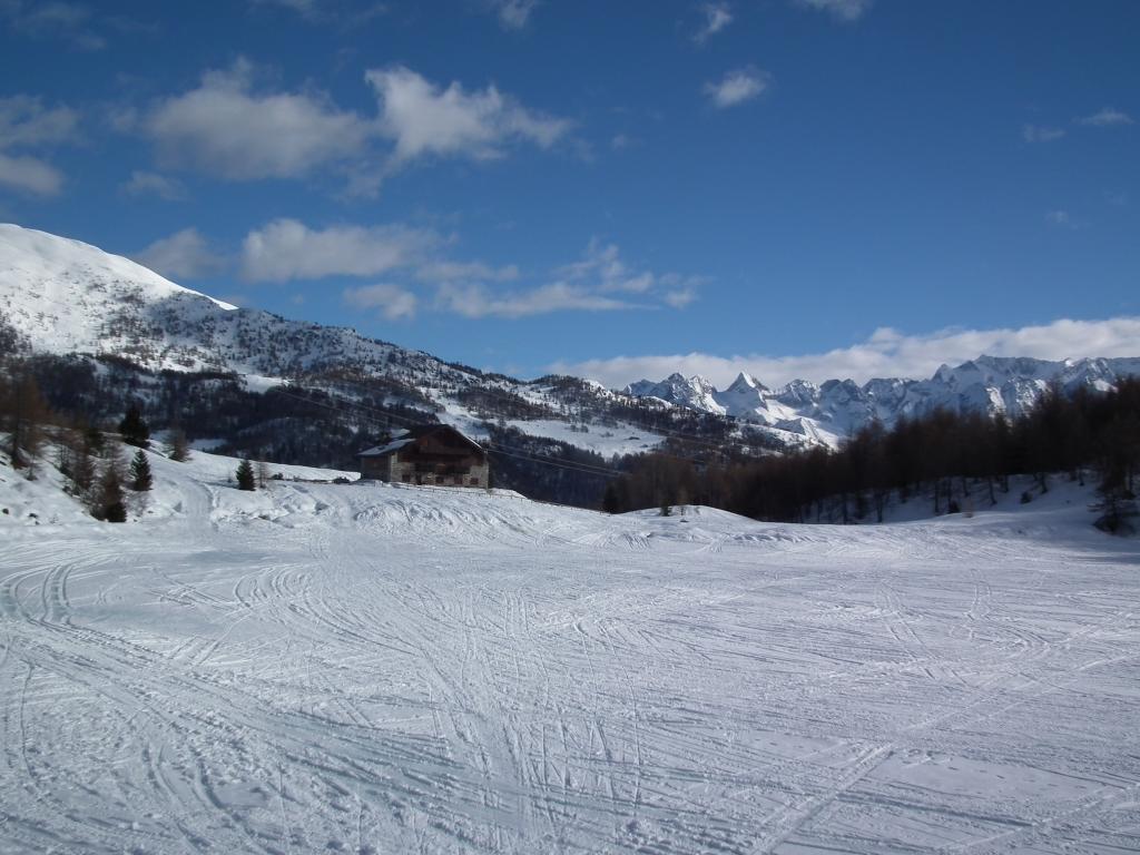 Rifugio Al Lago Del Mortirolo In Inverno Raggiungibile Solo A Piedi Monno Exterior foto