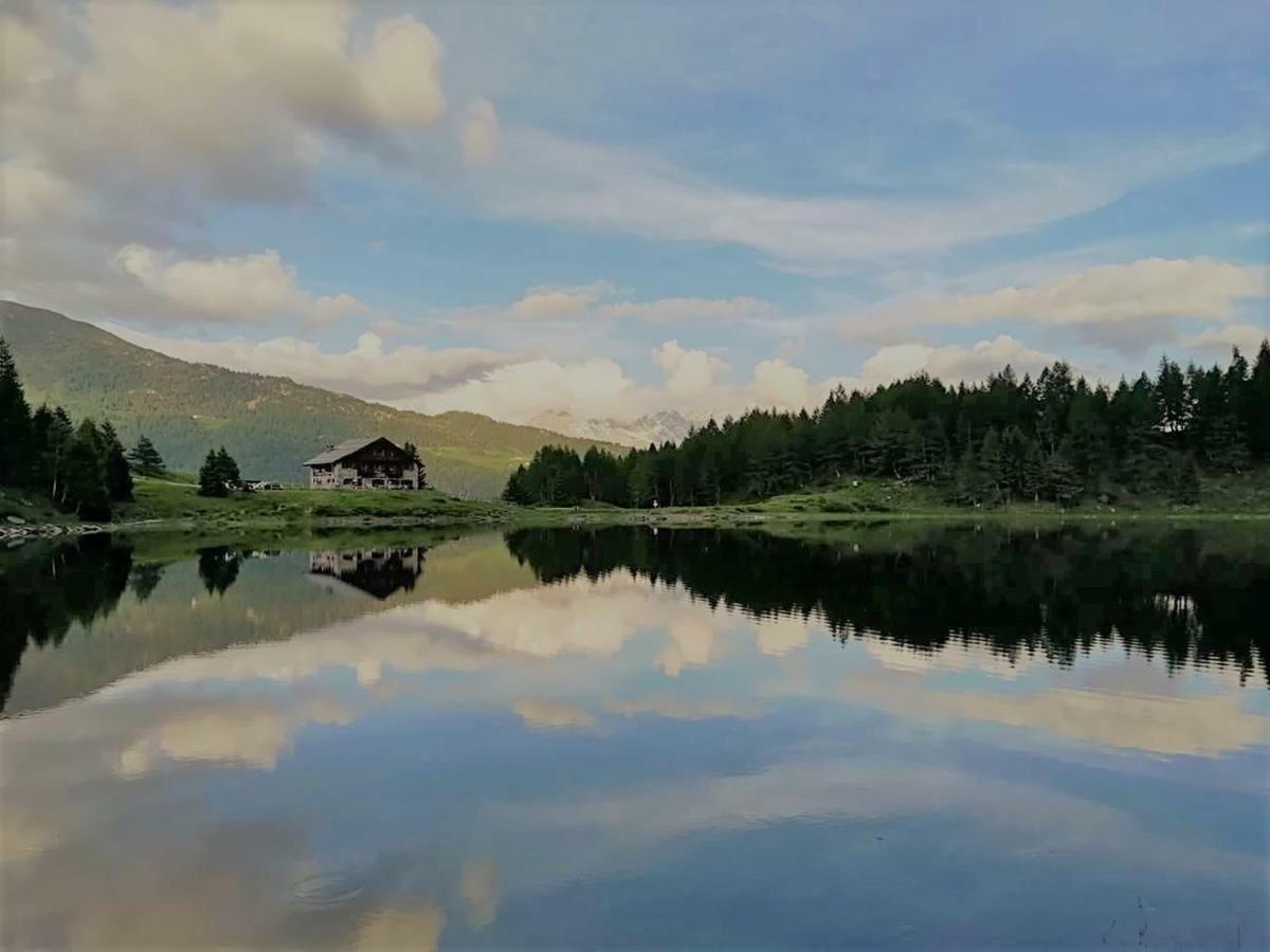 Rifugio Al Lago Del Mortirolo In Inverno Raggiungibile Solo A Piedi Monno Exterior foto
