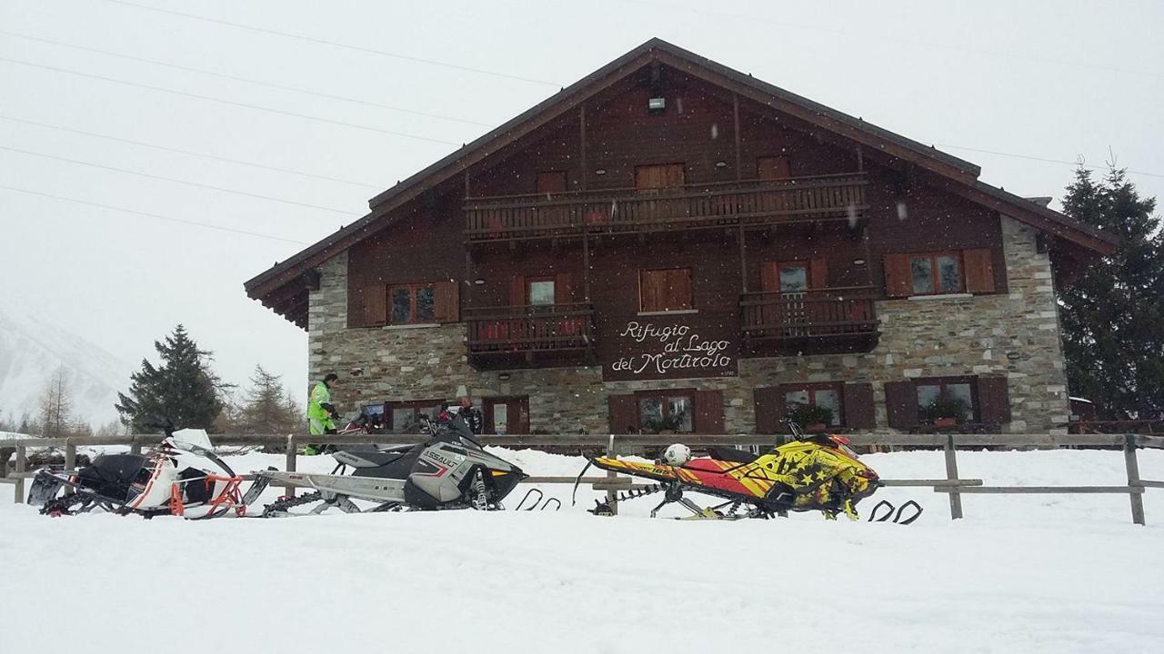 Rifugio Al Lago Del Mortirolo In Inverno Raggiungibile Solo A Piedi Monno Exterior foto