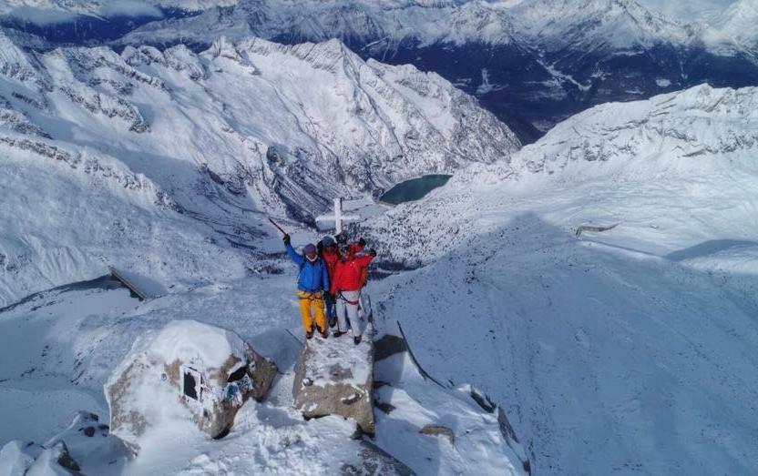 Rifugio Al Lago Del Mortirolo In Inverno Raggiungibile Solo A Piedi Monno Exterior foto