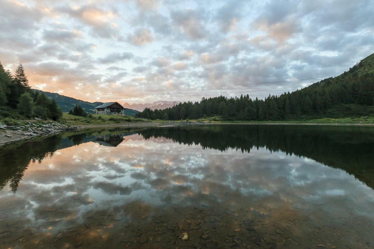 Rifugio Al Lago Del Mortirolo In Inverno Raggiungibile Solo A Piedi Monno Exterior foto